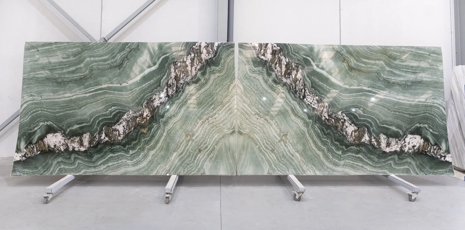 Botanic Wave Green, кварцит — образец натурального камня