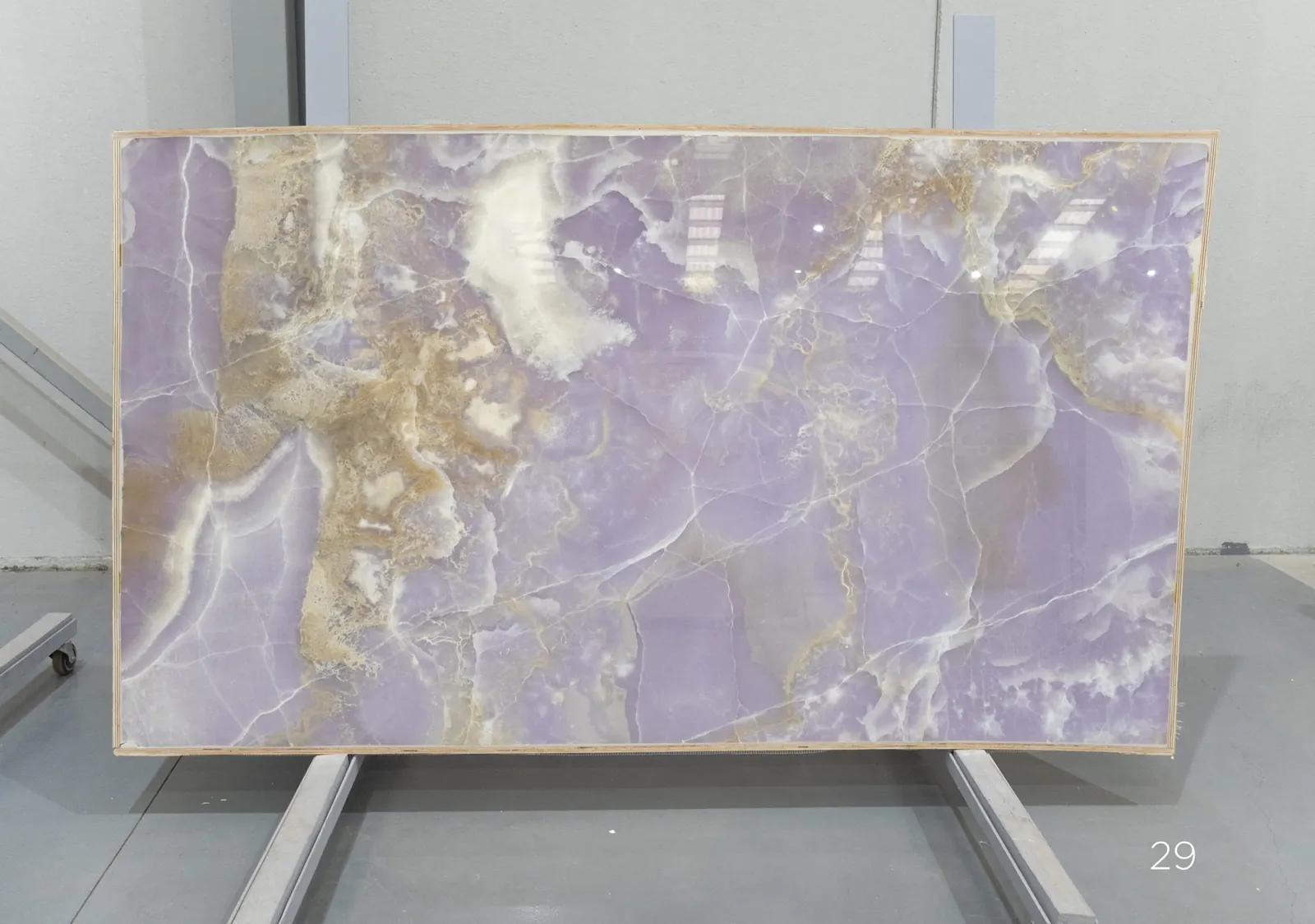 Purple Onyx, оникс — образец натурального камня
