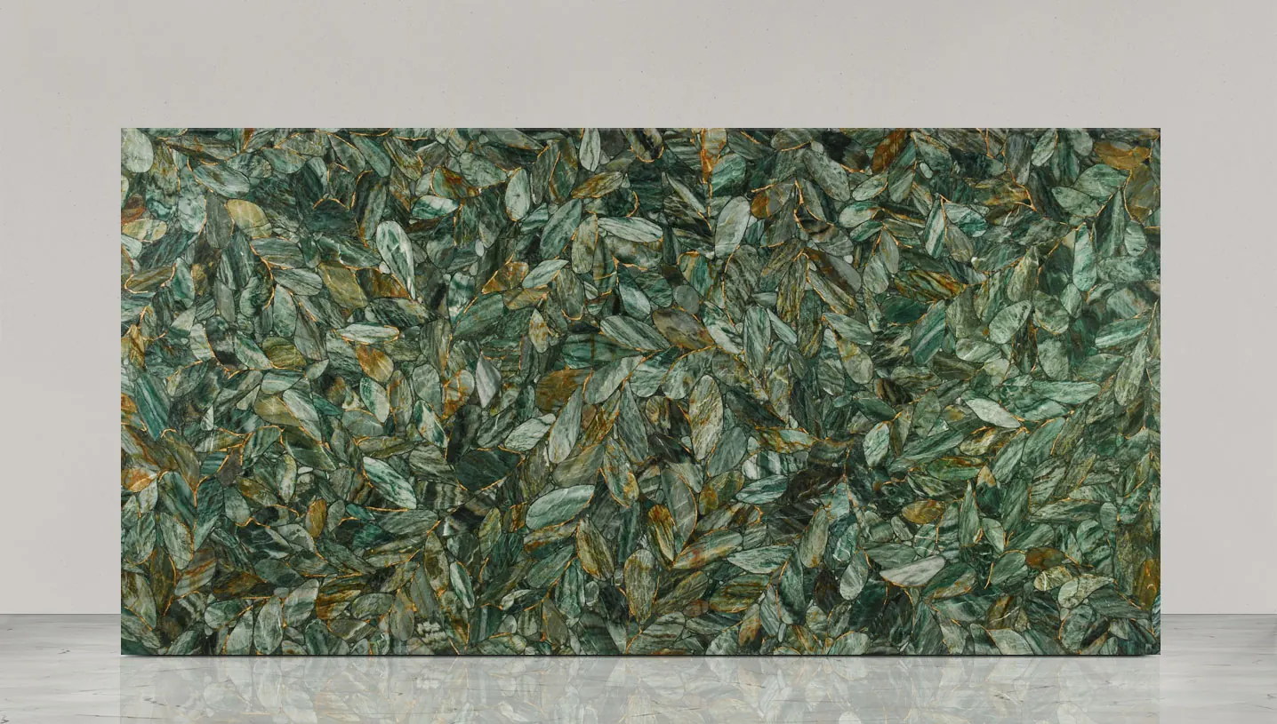 Green quartz leafs both sides, полудрагоценные камни — образец натурального камня
