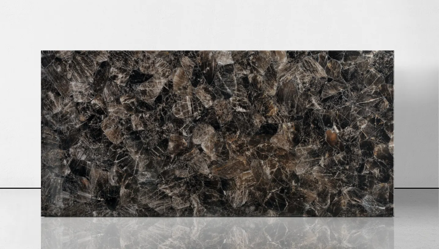Quartz Smoky Dark, полудрагоценные камни — образец натурального камня