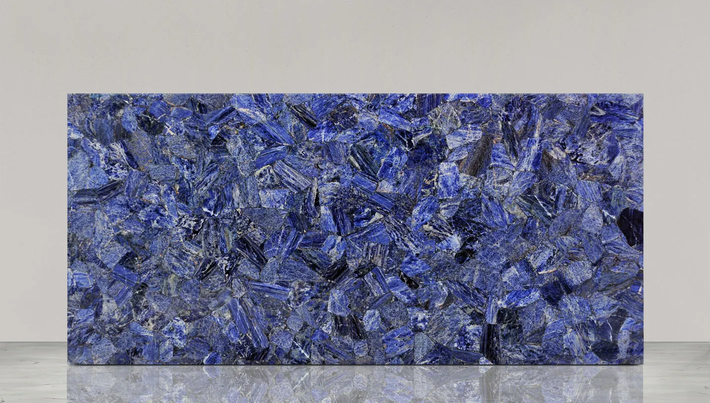 Sodalite Dark, полудрагоценные камни — образец натурального камня